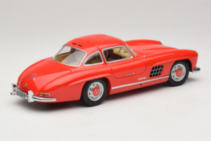 Mercedes 300 SL Gullwing Rouge Minichamps 1:18 180039001 Métal — image 3 sur 8