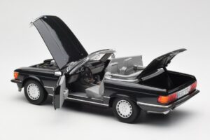 Mercedes 300 SL R107 Noir Pearl Édition Concessionnaire Norev 1:18 B66040678 Métal — image 7 sur 10