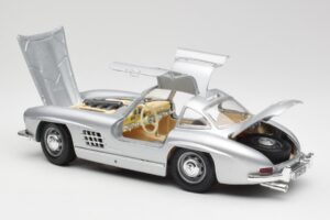 Mercedes 300 SL Argent Bburago 1:18 3013 Métal — image 5 sur 8