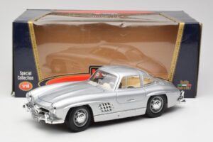 Mercedes 300 SL Argent Bburago 1:18 3013 Métal — image 8 sur 8