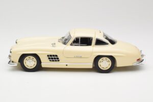 Mercedes 300 SL W198 Crème Minichamps 1:18 110037212 Métal — image 4 sur 8
