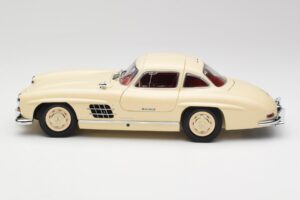 Mercedes 300 SL W198 Crème Avec Intérieur Rouge Minichamps 1:18 180039002 Métal — image 4 sur 8