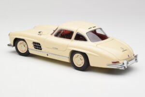 Mercedes 300 SL W198 Crème Avec Intérieur Rouge Minichamps 1:18 180039002 Métal — image 7 sur 8