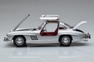Mercedes 300 SL W198 Gullwing Norev 1:18 183850 Métal — image 4 sur 8
