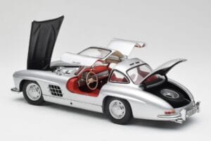 Mercedes 300 SL W198 Gullwing Argent Minichamps 1:18 180039000 Métal — image 5 sur 8