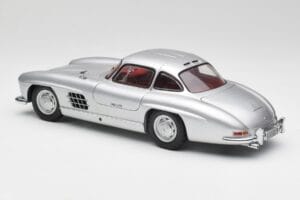 Mercedes 300 SL W198 Gullwing Argent Minichamps 1:18 180039000 Métal — image 7 sur 8