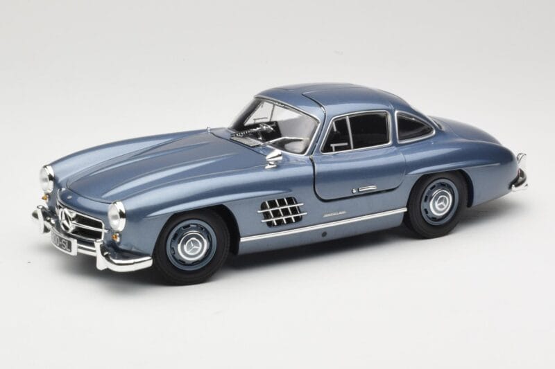Mercedes 300 SL W198 Gullwing Light Blue Metallic Minichamps 1:18 110037220 Métal