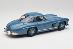 Mercedes 300 SL W198 Bleu Clair Minichamps 1:18 180039007 Métal — image 3 sur 8