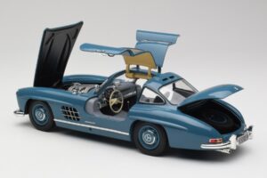 Mercedes 300 SL W198 Bleu Clair Minichamps 1:18 180039007 Métal — image 5 sur 8