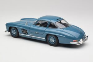 Mercedes 300 SL W198 Bleu Clair Minichamps 1:18 180039007 Métal — image 7 sur 8