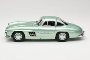 Mercedes 300 SL W198 Gullwing Light Green Metallic Minichamps 1:18 110037221 Métal — image 4 sur 8