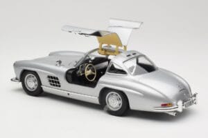 Mercedes 300 SL W198 Gullwing Argent Minichamps 1:18 110037210 Métal — image 5 sur 8