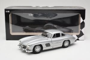 Mercedes 300 SL W198 Gullwing Argent Minichamps 1:18 110037210 Métal — image 8 sur 8