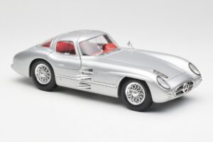 Mercedes 300 SLR Uhlenhaut Coupé Argent Maisto 1:18 536898 Métal — image 6 sur 8
