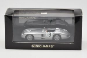 Mercedes 300 SLR #19 P. Levegh / J. Fitch 24 Hours of Le Mans 1955 Minichamps 1:43 432553000 Métal — image 4 sur 4