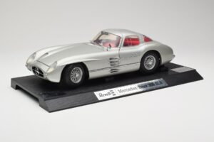 Mercedes 300 SLR Argent Revell 1:12 08851 Métal