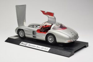 Mercedes 300 SLR Argent Revell 1:12 08851 Métal — image 5 sur 8