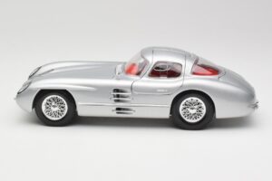 Mercedes 300 SLR Uhlenhaut Coupe Argent Maisto 1:18 36898 Métal — image 4 sur 8