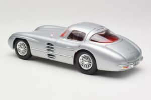 Mercedes 300 SLR Uhlenhaut Coupe Argent Maisto 1:18 36898 Métal — image 7 sur 8