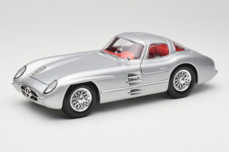 Mercedes 300 SLR Uhlenhaut Coupe Argent Maisto 1:18 36898 Métal