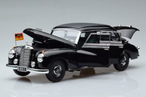 Mercedes 300 W186 Konrad Adenauer Norev 1:18 183707 Métal — image 2 sur 9