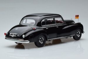 Mercedes 300 W186 Konrad Adenauer Norev 1:18 183707 Métal — image 3 sur 9