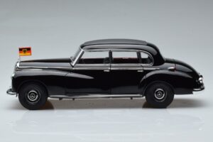 Mercedes 300 W186 Konrad Adenauer Norev 1:18 183707 Métal — image 5 sur 9