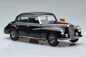Mercedes 300 W186 Konrad Adenauer Norev 1:18 183707 Métal — image 6 sur 9