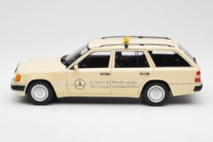 Mercedes 300D S124 T-Model Ivoire Clair Taxi Édition Concessionnaire Norev 1:18 B66040702 Métal — image 4 sur 8