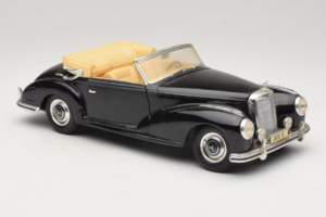 Mercedes 300S Noir Maisto 1:18 52116-P1 Métal — image 6 sur 8