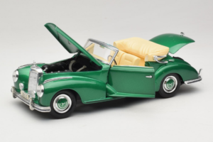 Mercedes 300S Cabriolet Green Metallic Maisto 1:18 52116 Métal — image 2 sur 7