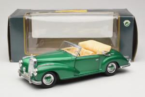 Mercedes 300S Cabriolet Green Metallic Maisto 1:18 52116 Métal — image 7 sur 7