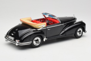 Mercedes 300S W188 Roadster Noir Welly 1:18 801-3271398 Métal — image 3 sur 8