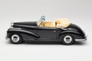 Mercedes 300SC W188 Obsidian Noir Maisto 1:18 806B Métal — image 4 sur 8