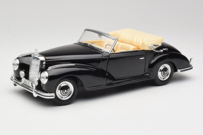 Mercedes 300SC W188 Obsidian Noir Maisto 1:18 806B Métal