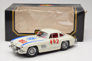 Mercedes 300SL #452 Mille Miglia 1955 Blanc Bburago 1:18 3015-M2 Métal — image 8 sur 8