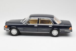 Mercedes 450 SEL 6.9 W116 Bleu Foncé Revell 1:18 8956 Métal — image 4 sur 8