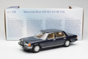 Mercedes 450 SEL 6.9 W116 Bleu Foncé Revell 1:18 8956 Métal — image 8 sur 8