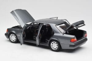 Mercedes 500 E W124 Pearl Gris Norev 1:18 183946 Métal — image 5 sur 8