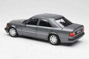 Mercedes 500 E W124 Pearl Gris Norev 1:18 183946 Métal — image 7 sur 8