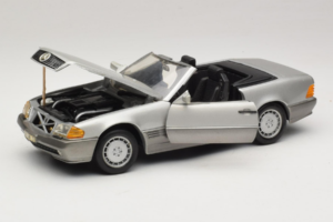 Mercedes SL 500 R129 Argent Revell 1:18 8801-P1 Métal — image 2 sur 8