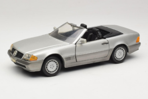 Mercedes SL 500 R129 Argent Revell 1:18 8801-P1 Métal