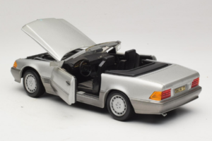 Mercedes SL 500 R129 Argent Revell 1:18 8801-P1 Métal — image 5 sur 8