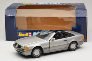 Mercedes SL 500 R129 Argent Revell 1:18 8801-P1 Métal — image 8 sur 8