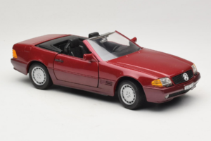 Mercedes 500 SL R129 Rouge Foncé Revell 1:18 8801 Métal — image 6 sur 8