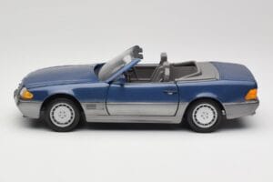 Mercedes SL 500 R129 Nautic Blue Metallic Revell 1:18 8081 Métal — image 4 sur 8