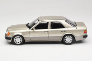 Mercedes 500E W124 Smoke Silver Édition Concessionnaire Norev 1:18 B66040724 Métal — image 4 sur 8