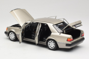 Mercedes 500E W124 Smoke Silver Édition Concessionnaire Norev 1:18 B66040724 Métal — image 5 sur 8