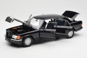Mercedes 560 SEL W126 Noir Édition Concessionnaire Norev 1:18 B66040599 Métal — image 2 sur 8