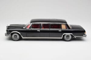 Mercedes 600 Pullman W100 Noir NZG 1:18 1071/50 Métal — image 4 sur 8